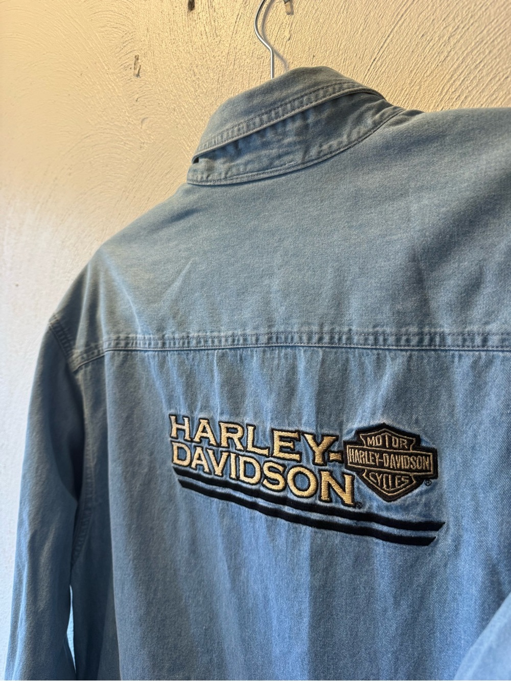 Harley Davidson Honolulu Hawaii Embroidered Denim Button Front Shirt M Cotton - Picture 2 of 6
